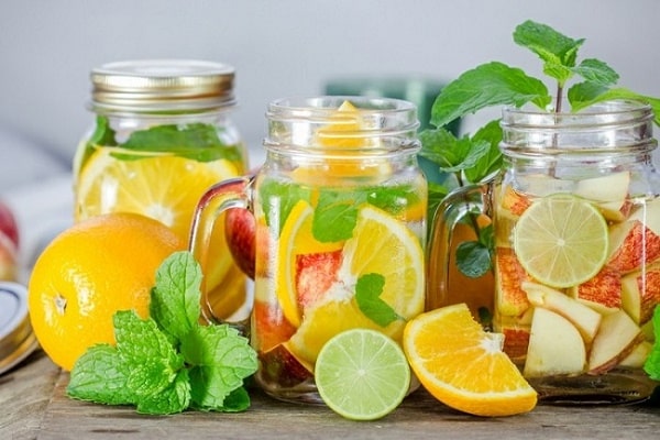 Nước detox táo, cam và bạc hà