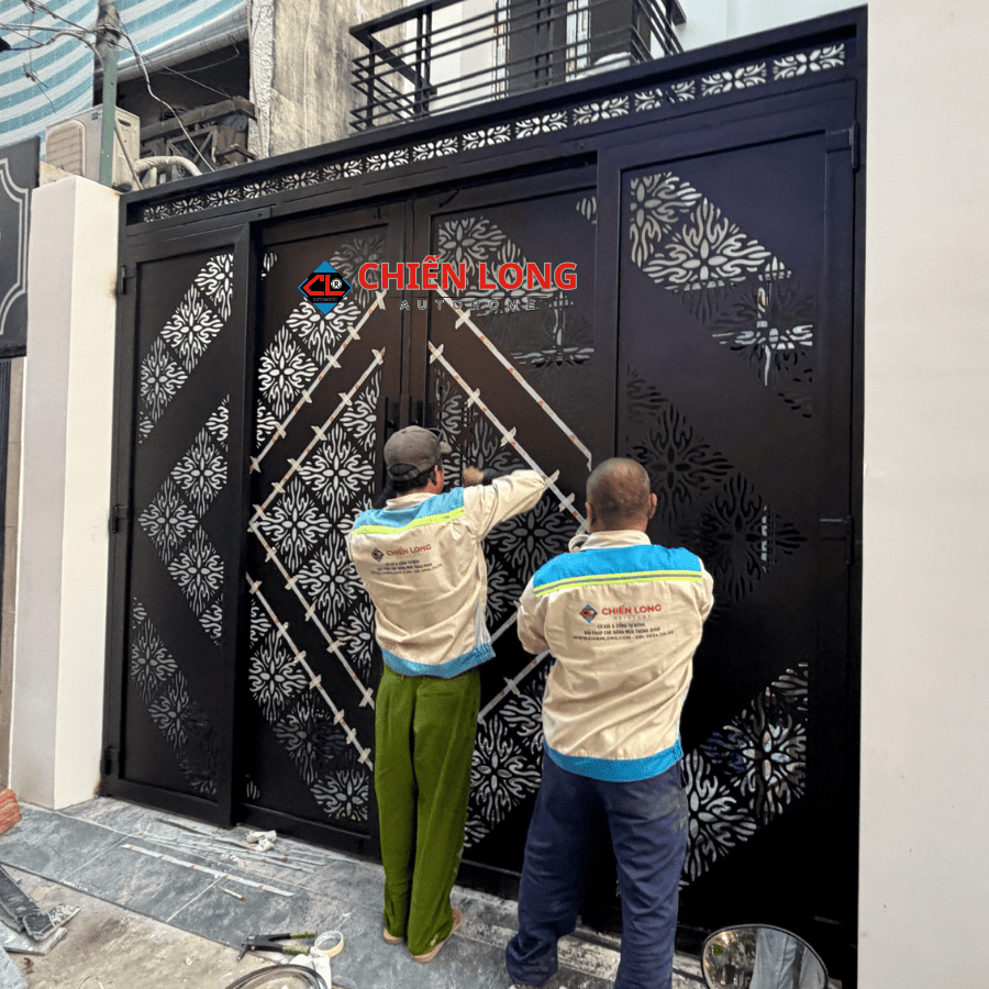 Bàn giao cửa trượt quay CNC hoa tuyết kết hợp hình học kim cương