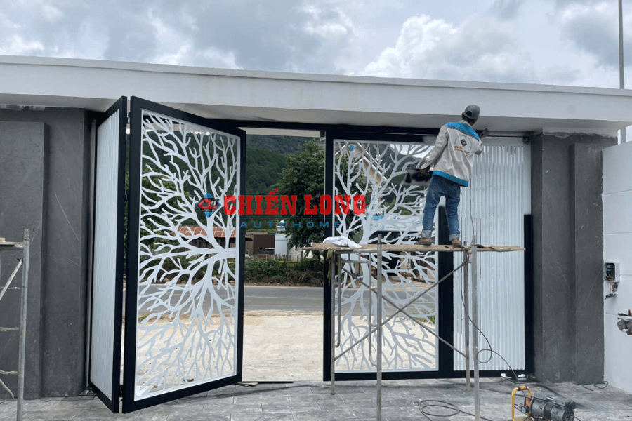 Công trình bộ cổng CNC 4 cánh xếp tự động thực hiện tại Đức Trọng Lâm Đồng
