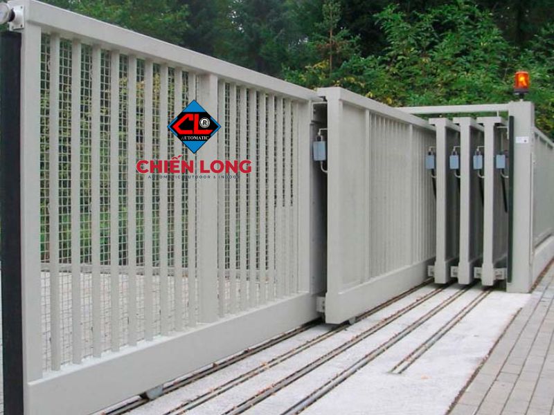 Tận hưởng tiện nghi ngay ngưỡng cửa với cổng lùa xếp lớp tự động