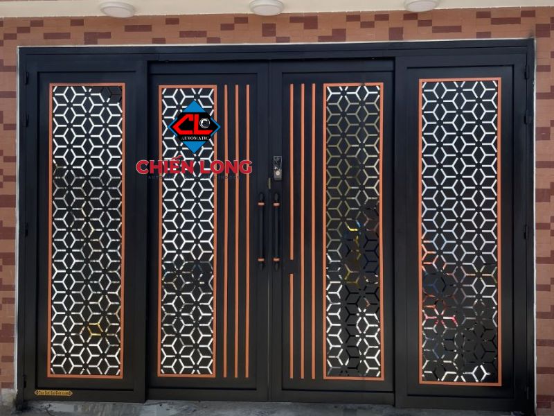 Đón đầu xu hướng kiến trúc với cổng sắt CNC trượt quay 4 cánh thiết kế tinh xảo, vận hành mượt mà