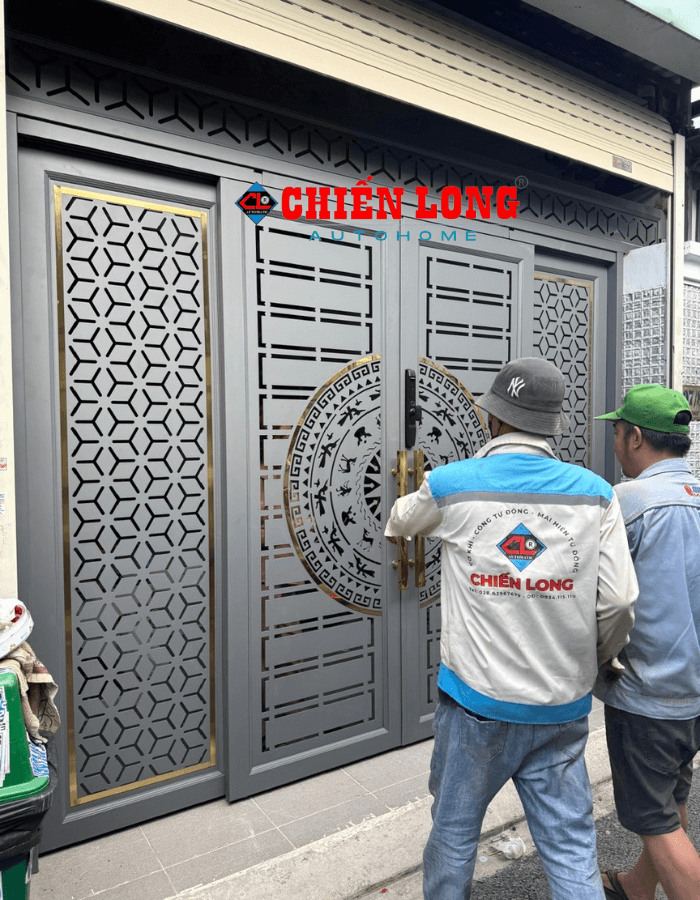 Cổng sắt CNC trượt quay 4 cánh - Vẻ đẹp sang trọng kết hợp công nghệ tiện nghi