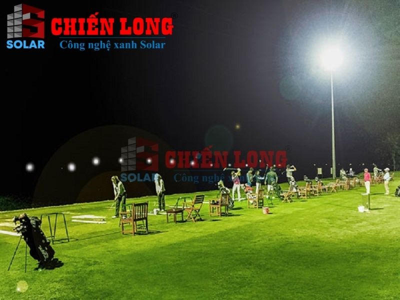 Đèn năng lượng mặt trời Sokoyo chiếu sáng sân golf