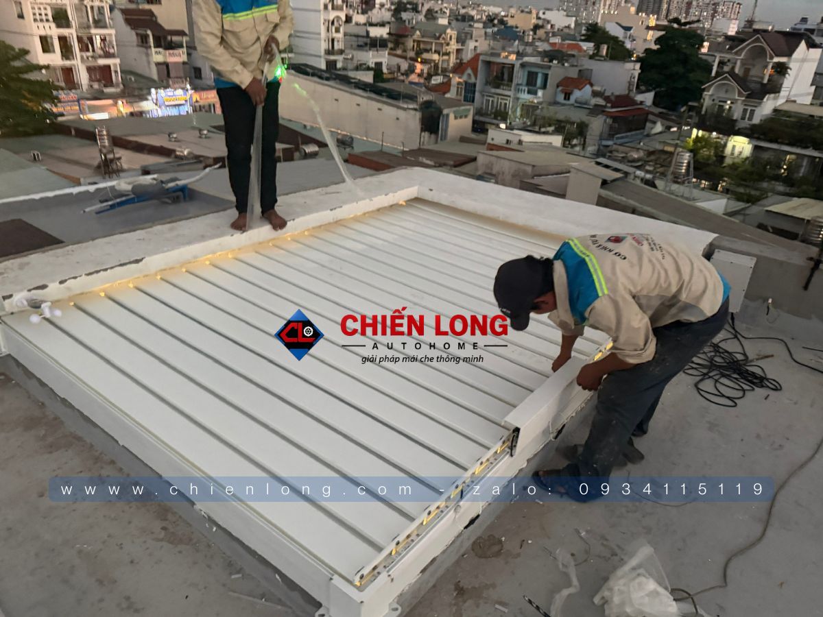 Giếng Trời Tự Động Mái Nhôm Xếp Lật | Che Mưa Tuyệt Đối – Lấy Sáng Thông Minh | Aluminum Pergola Cao Cấp