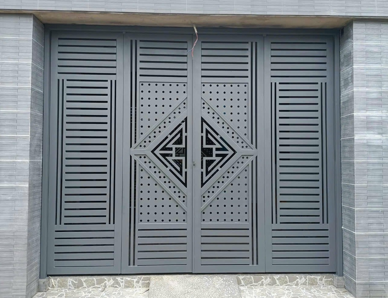 Cửa cổng sắt 4 cánh thiết hiện đại phong cách xu hướng - Bảo hành 5 năm