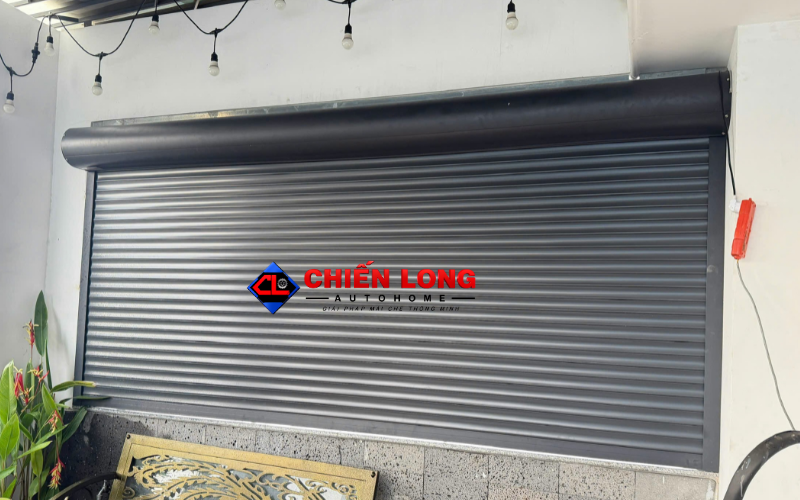 Mái nhôm cuốn đứng ban công ngang 3,3m cao 1,6m