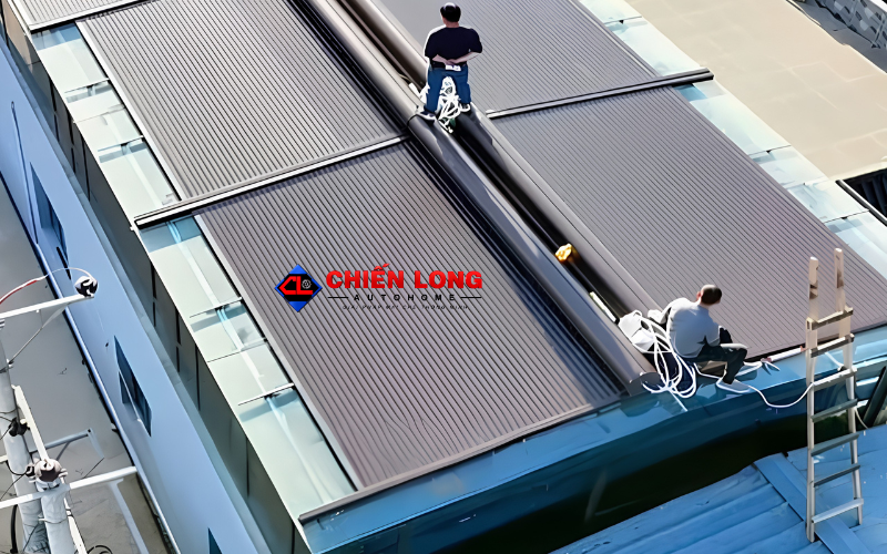Mái nhôm cuốn sân sau 3m x 4m che nắng mái kính