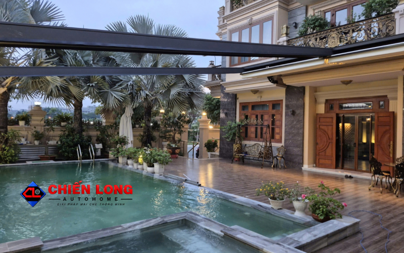 Khảo sát kích thước vị trí trụ và điểm thoát nước trước khi lắp mái xếp PVC