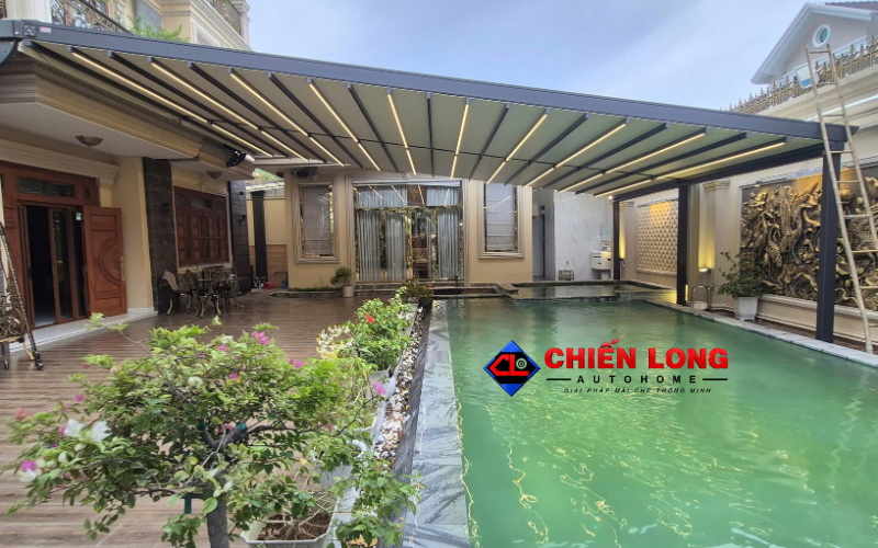 Vệ sinh máng và ray của mái xếp PVC tự động