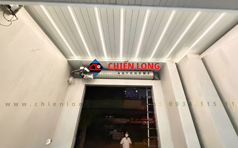 Cấu tạo lá nhôm và khung mái xếp lật tự động sân sau.