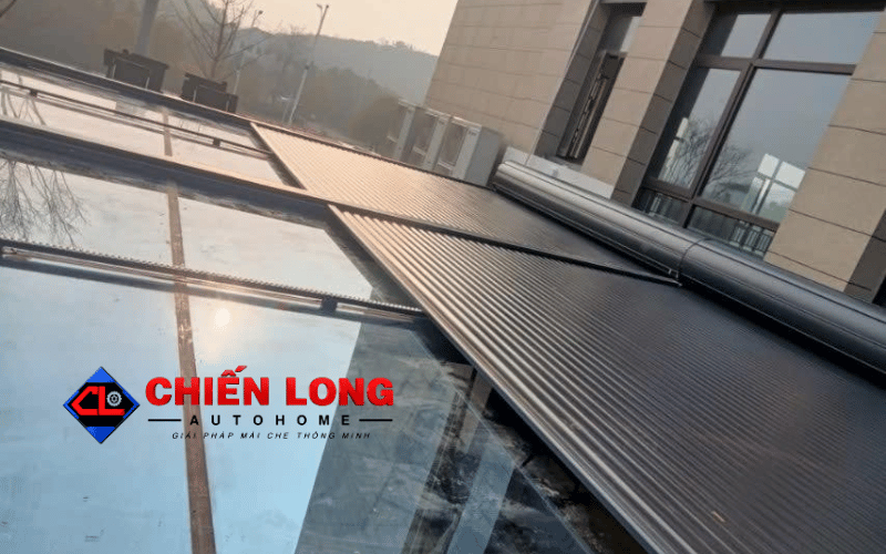 Tham khảo 2 bộ mái nhôm cuốn tự động