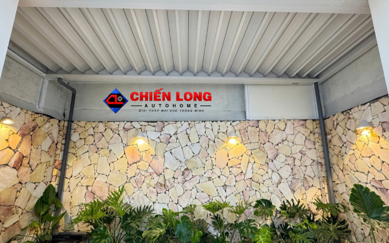Mái nhôm Ziczac tự động chống nước cho giếng trời sân sau 4,830 × 1,820 m tại Quận 12