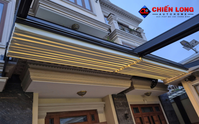 Cấu tạo mái xếp khung nhôm PVC gồm ray thanh đỡ bạt motor và máng nước