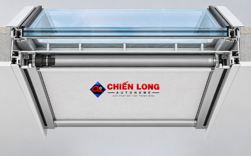 Ray dẫn hướng và thanh đáy rèm giếng trời tự động.