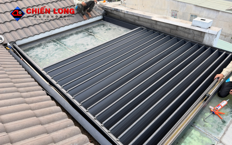 Mái nhôm Ziczac trên mái lấy sáng khi thu một phần