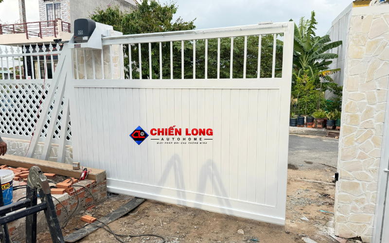 Cổng không ray chi tiết hiện trạng đóng