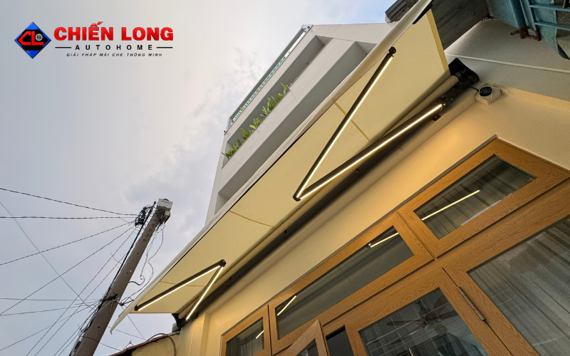 Chi tiết tay đỡ, trục cuốn và thanh trước của mái hiên tự động