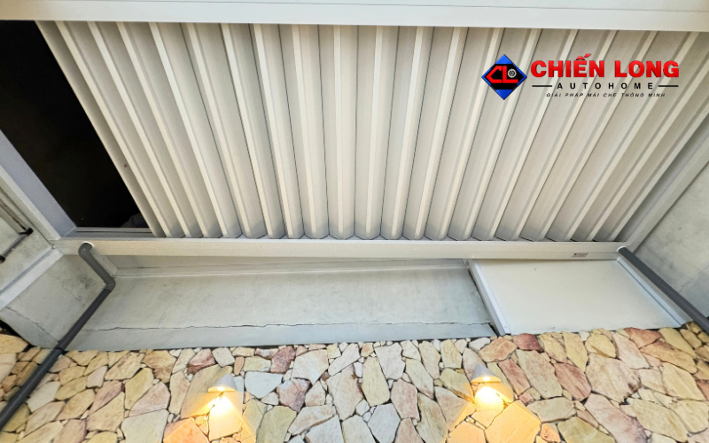 Trạng thái mái nhôm Ziczac tự động đang đóng