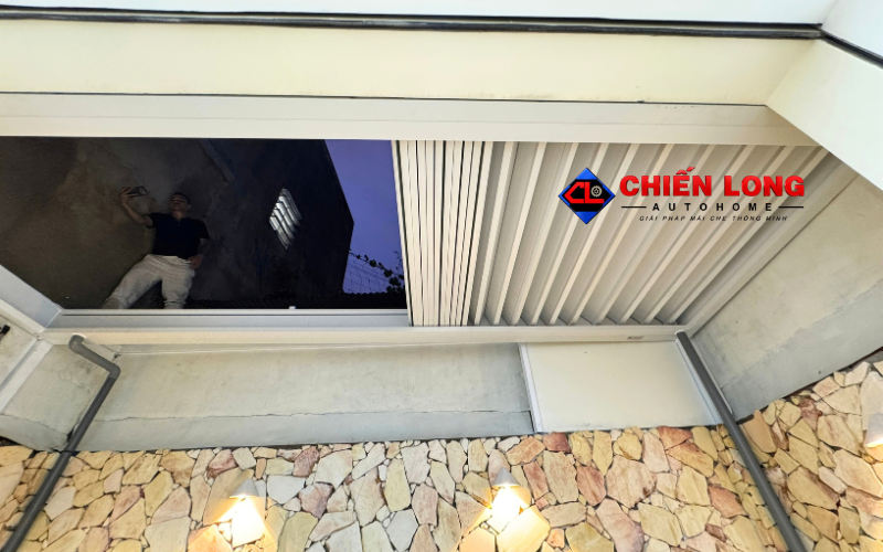 Trạng thái mái nhôm Ziczac mở 1 phần 