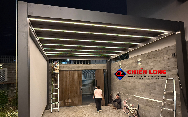 Hệ lá nhôm, khung và truyền động cần đồng bộ theo đúng cấu hình sản phẩm được cung cấp.