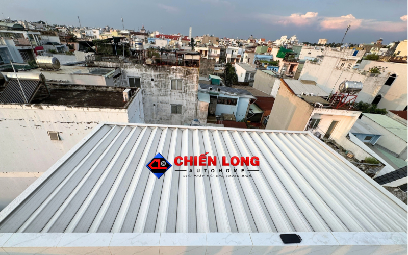 Tổng thế chi tiết mái nhôm ziczac tự động khi đóng chống mưa&nbsp;