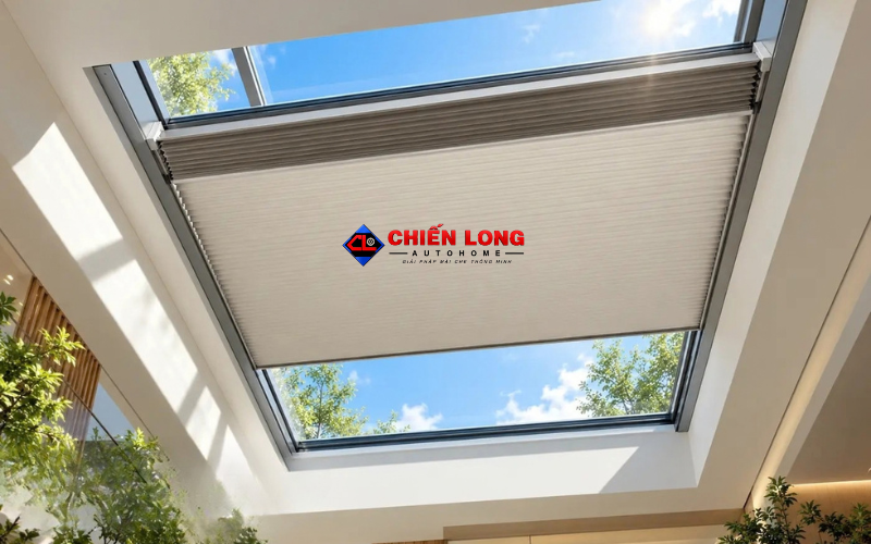 Rèm tổ ong tự động sử dụng cho cửa kính và phía dưới giếng trời.