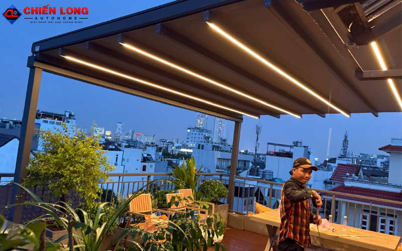 Hệ thống đèn led dưới mái xếp PVC 