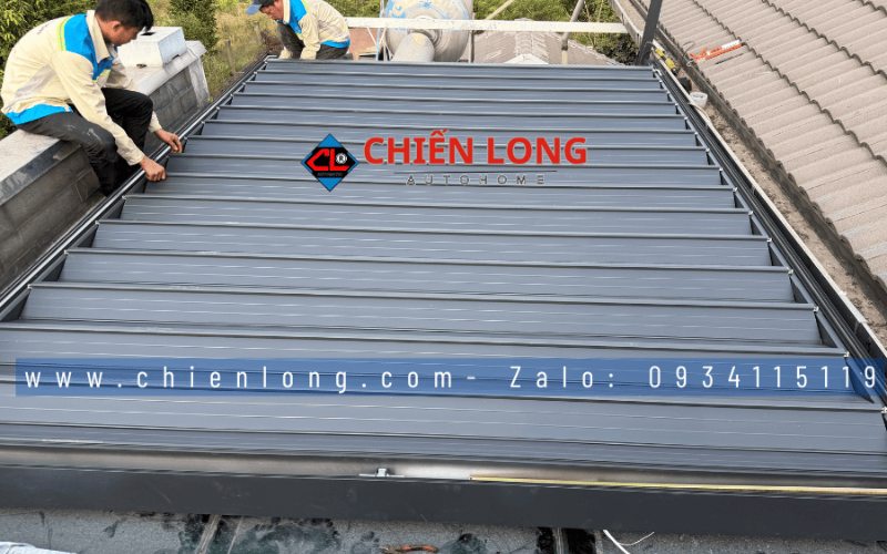 Chi tiết ray, thanh mái và cơ cấu liên kết của mái nhôm xếp trượt Ziczac.