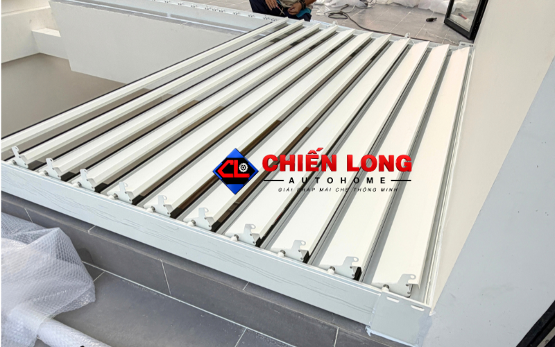 Các lá nhôm của mái xếp lật nhìn từ trên xuống