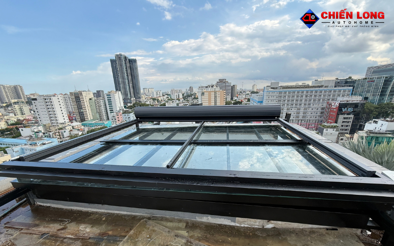 rao đổi phương án khảo sát mái nhôm cuốn tại khu vực mái kính