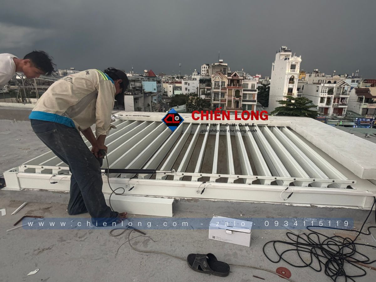 Giếng trời mái nhôm lật tự động Chiến Long Autohome