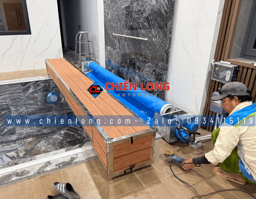 Căn chỉnh hệ thống che hồ bơi thủy lực đảm bảo an toàn và độ bền