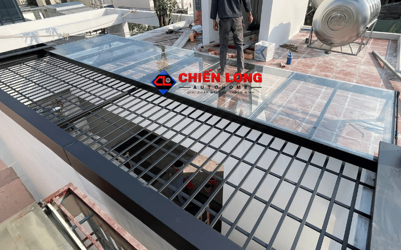 Chi tiết hệ song bảo vệ và khung bao giếng trời lùa tự động