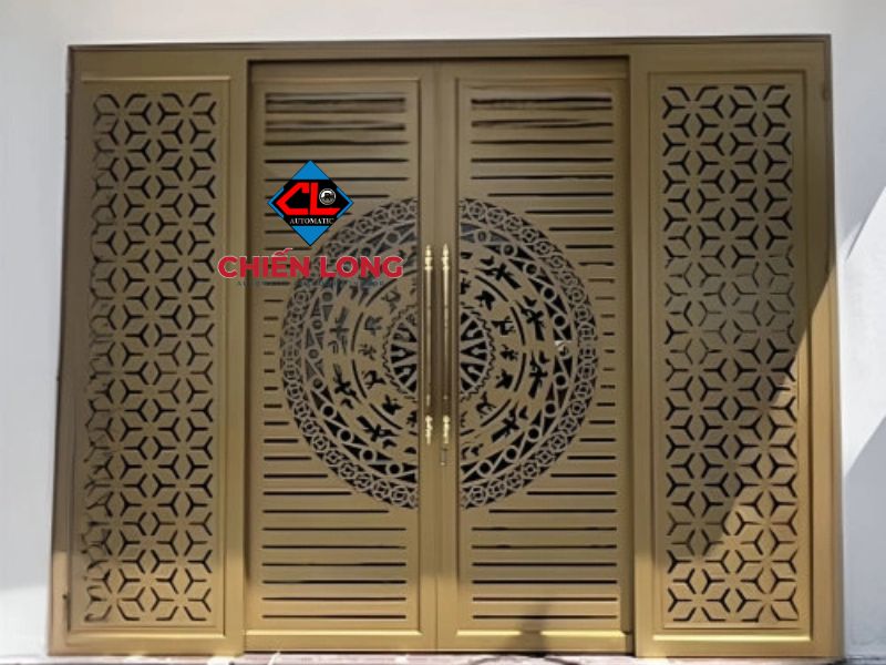  Cổng sắt CNC trượt quay 4 cánh thông minh, tiện lợi khi sử dụng