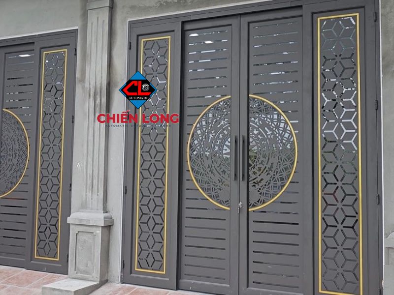 Cổng sắt CNC trượt quay 4 cánh tiết kiệm diện tích, linh hoạt đóng mở theo nhu cầu sử dụng