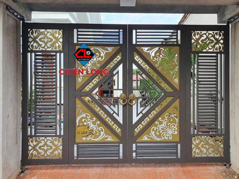  Cổng sắt CNC trượt quay 4 cánh tự động mở theo lệnh điều khiển, có cảm biến an toàn