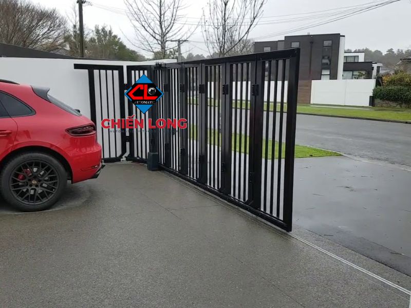 Thi công lắp đặt cổng sắt lùa cong chất lượng tại Chiến Long