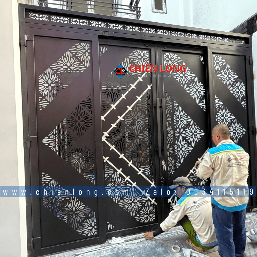 cửa CNC hoa tuyết sơn tĩnh điện