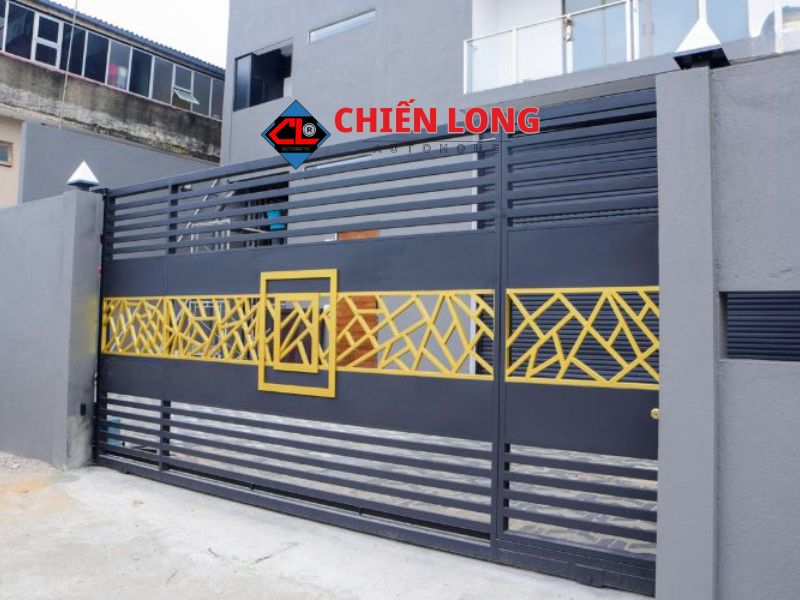 Thực tế, cổng lùa ngang mang đến nhiều ưu điểm vượt trội về cả độ bền, an toàn lẫn tiện ích