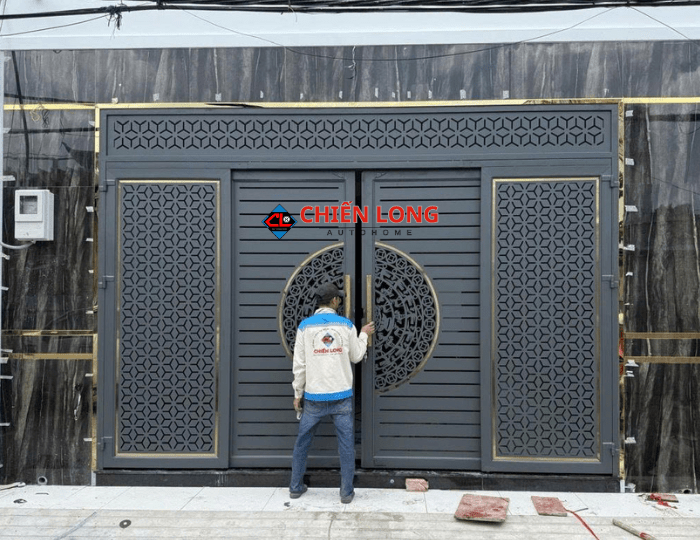 Cửa sắt trượt CNC đẹp