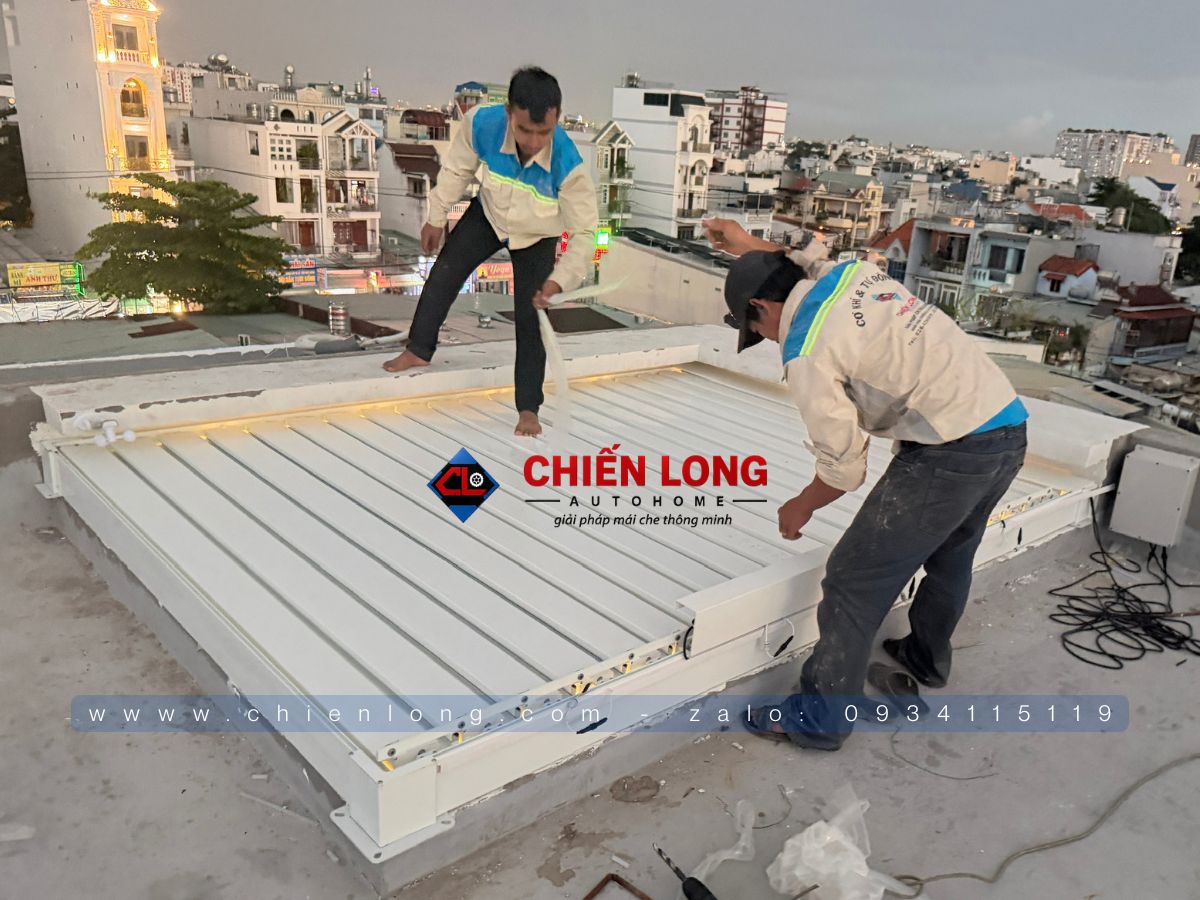 Giếng trời tự động cho nhà phố hiện đại lấy sáng tự nhiên