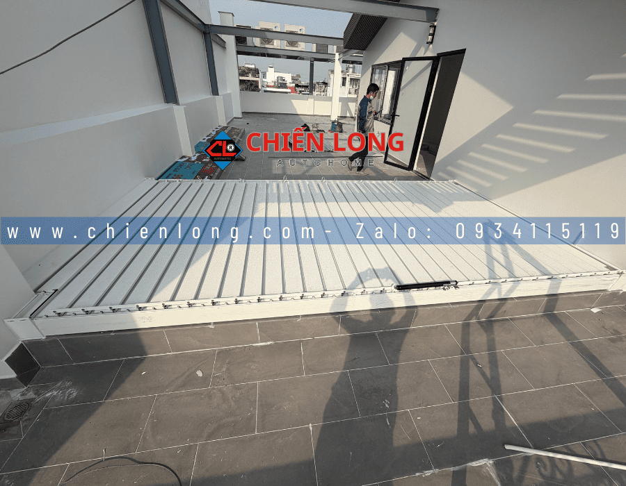 Hệ mái nhôm lật lấy gió thông thoáng cho nhà phố