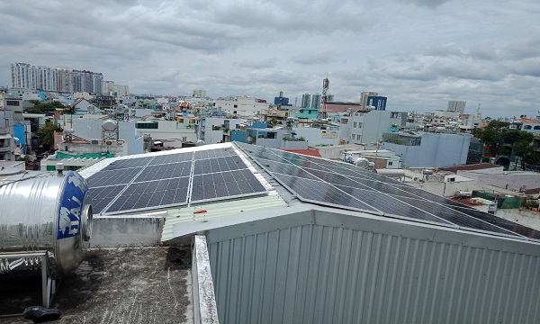 he-thong-dien-mat-troi-ap-sat-mai-tole he-thong-dien-mat-troi-ap-sat-mai-tole