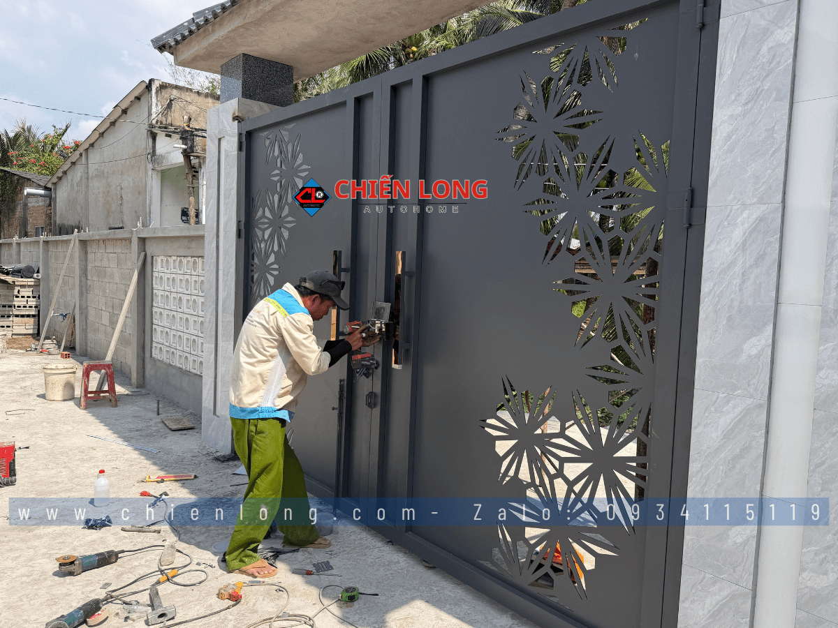 Hoa văn cửa CNC hoa tuyết cắt laser tinh xảo