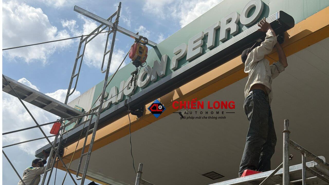 Khung nhôm và tay đòn chịu lực của mái hiên tự động chống gió
