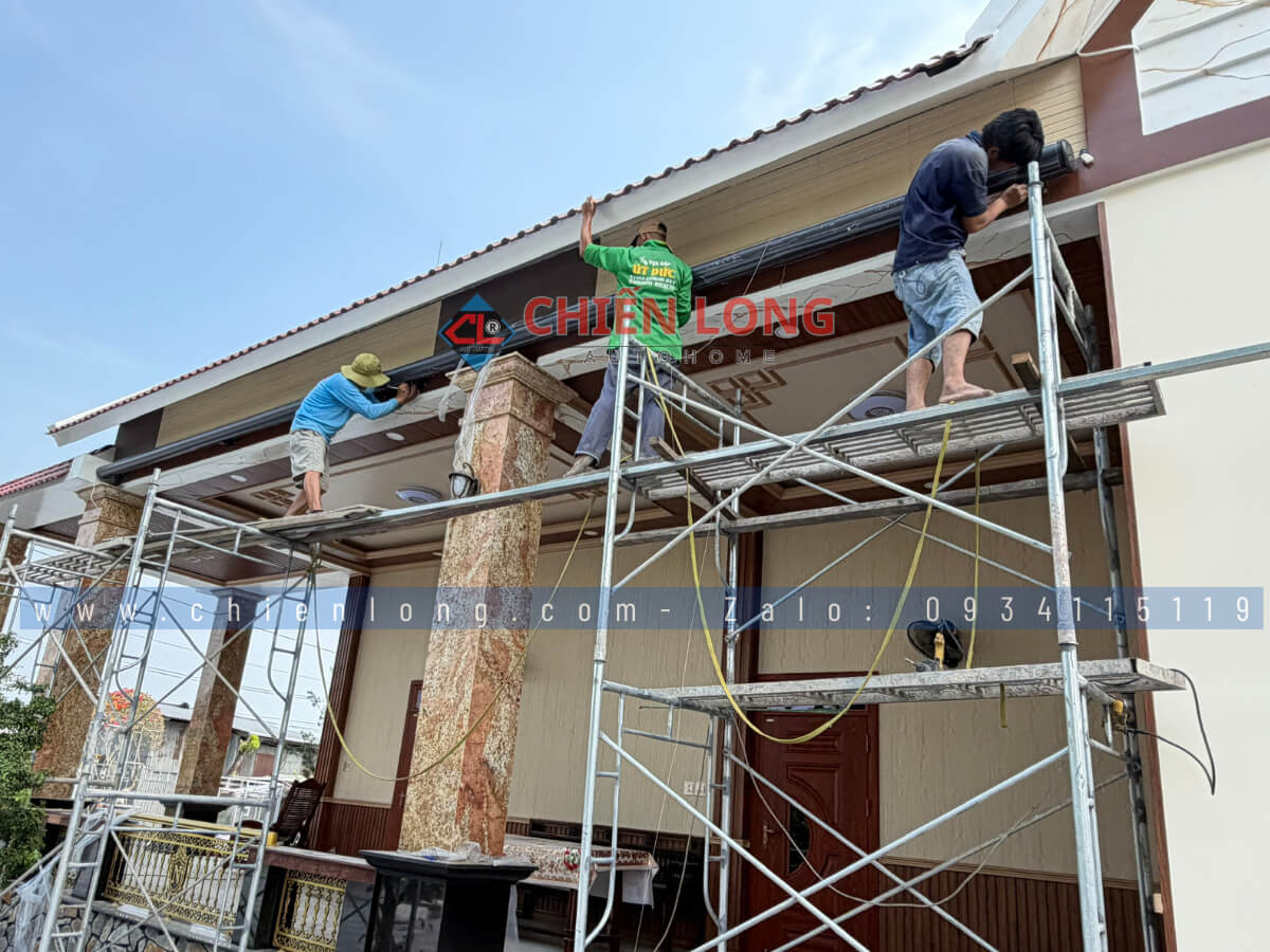 Lắp đặt mái hiên tự động kích thước 4.5m x 2.5m cho biệt thự