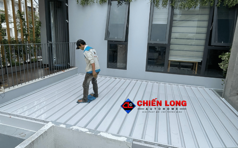 Thi công mái nhôm xếp lật phía trước nhà tại công trình Đồng Nai