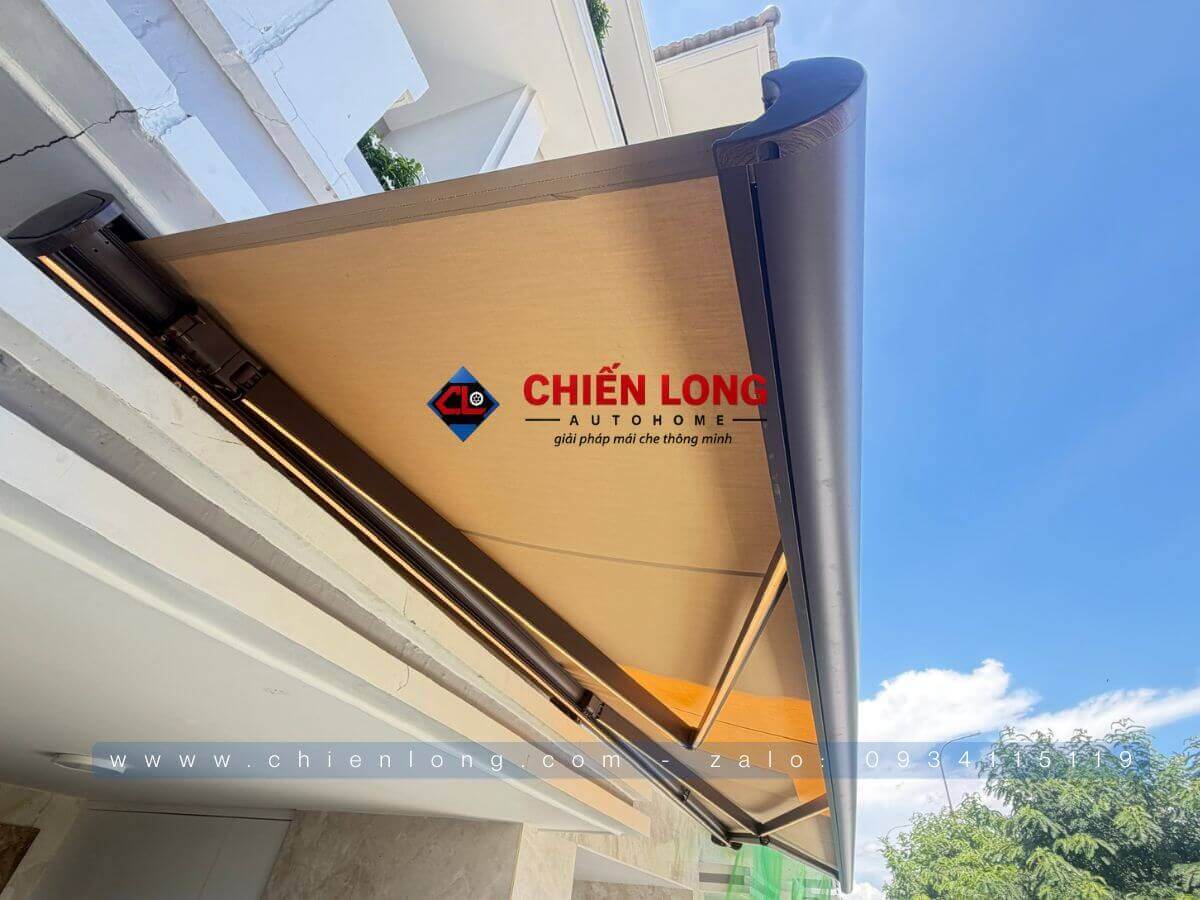 Mái hiên che nắng mưa tự động lắp đặt cho nhà phố