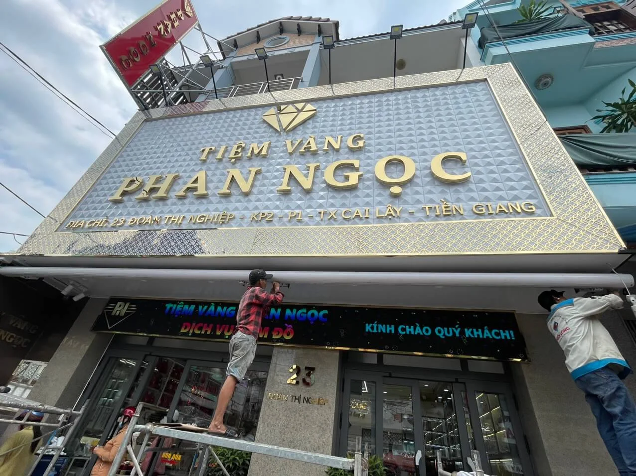 Mái hiên che nắng tự động