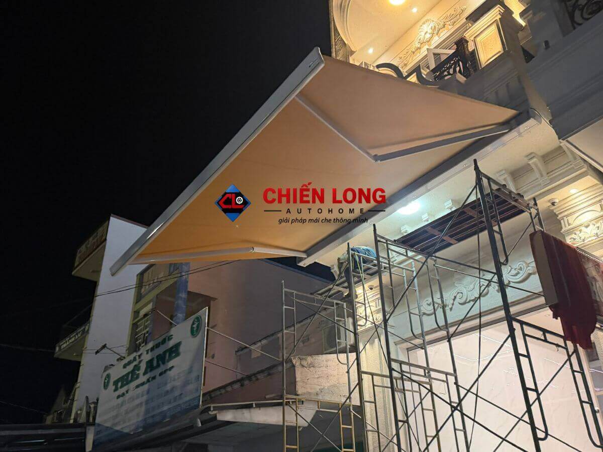Mái hiên che nắng tự động nhập khẩu cao cấp cho biệt thự